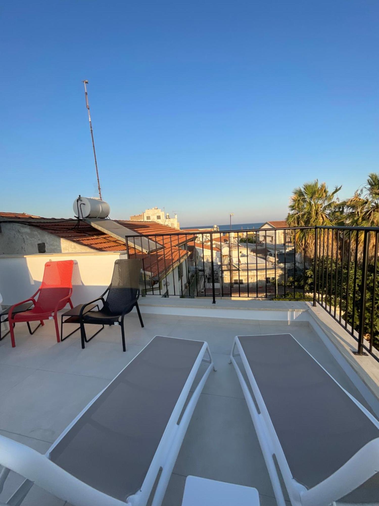 Le Voyageur By The Sea - Furnished Rooms Larnaca Eksteriør billede