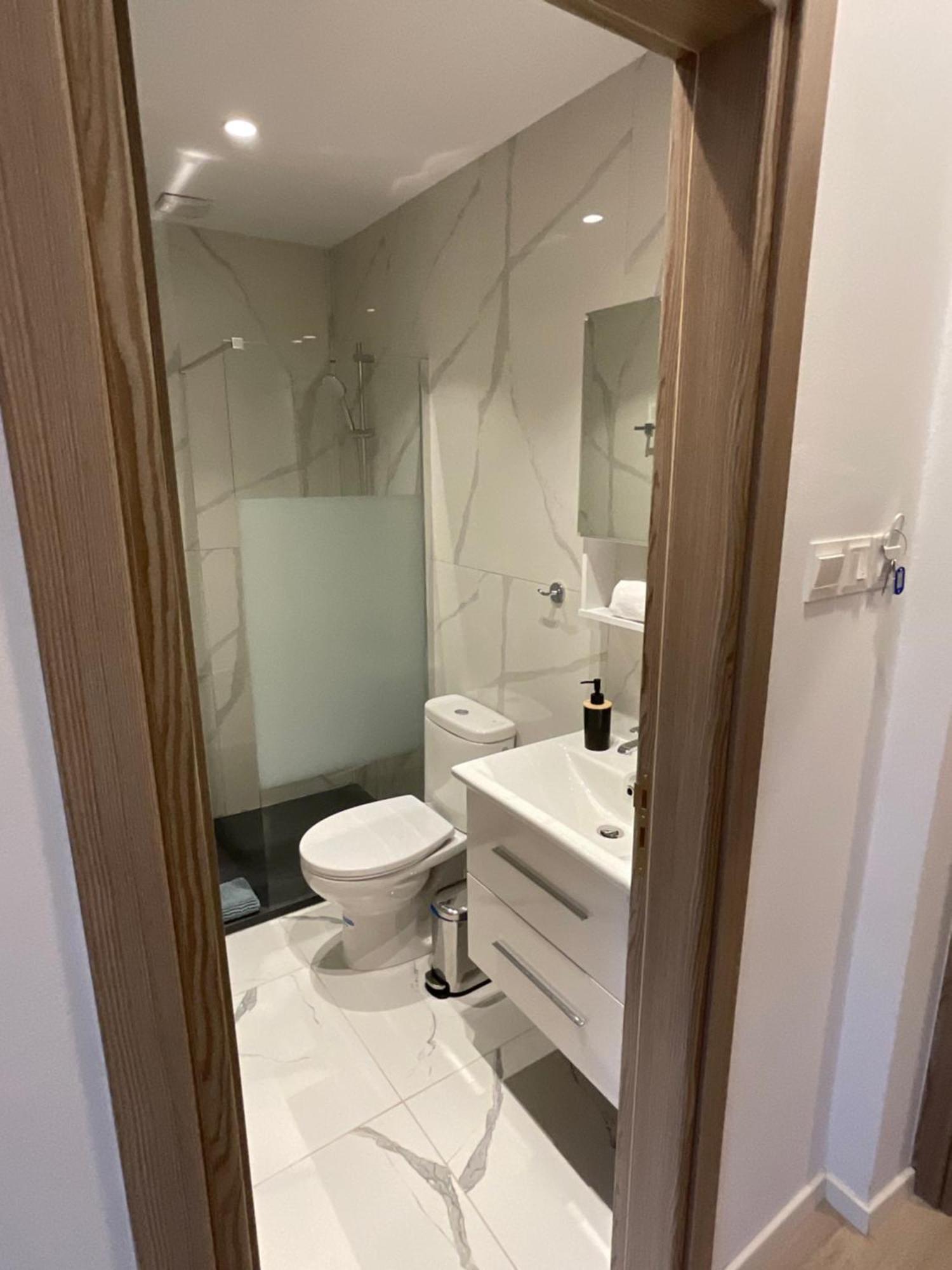 Le Voyageur By The Sea - Furnished Rooms Larnaca Eksteriør billede