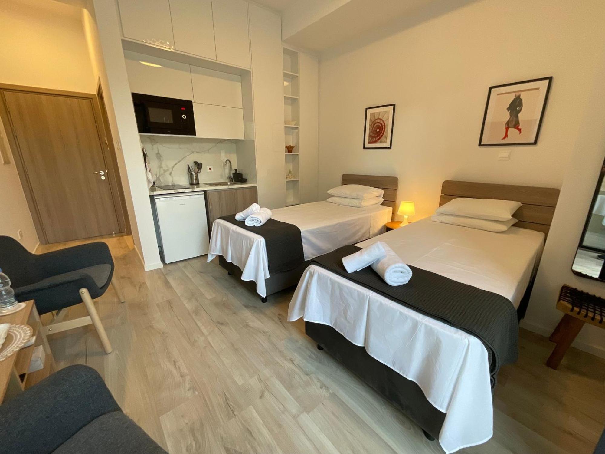 Le Voyageur By The Sea - Furnished Rooms Larnaca Eksteriør billede