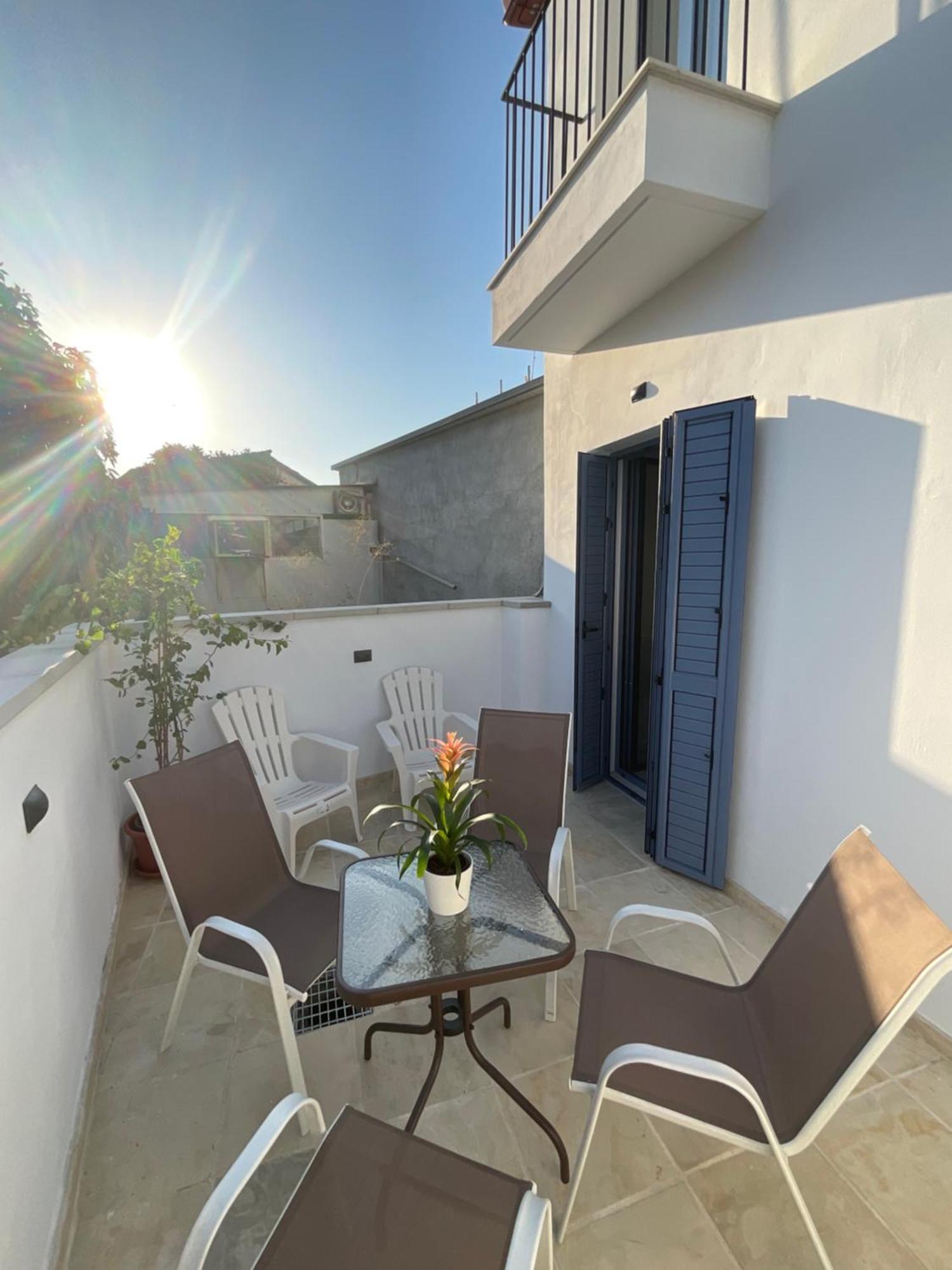 Le Voyageur By The Sea - Furnished Rooms Larnaca Eksteriør billede