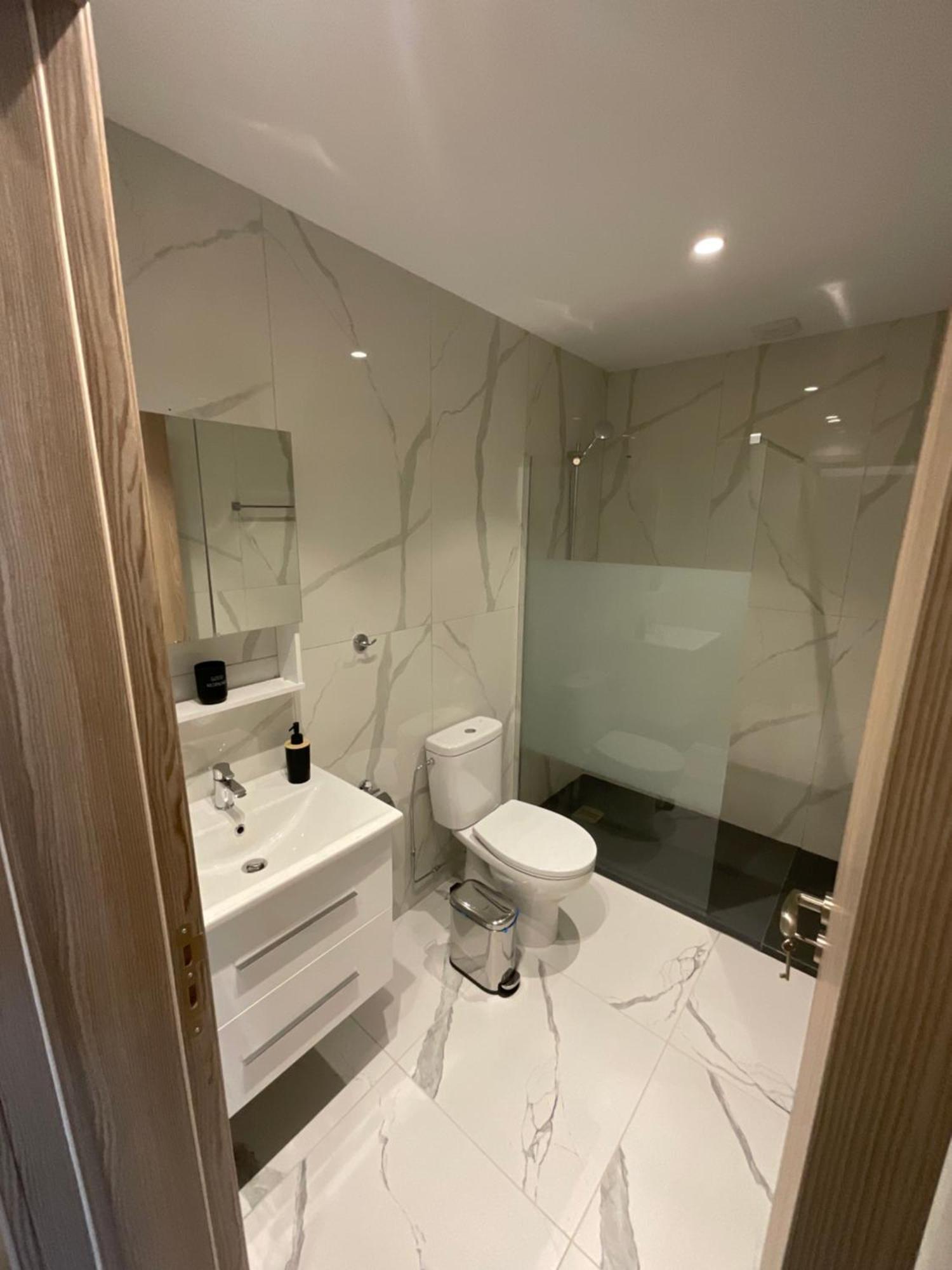 Le Voyageur By The Sea - Furnished Rooms Larnaca Eksteriør billede
