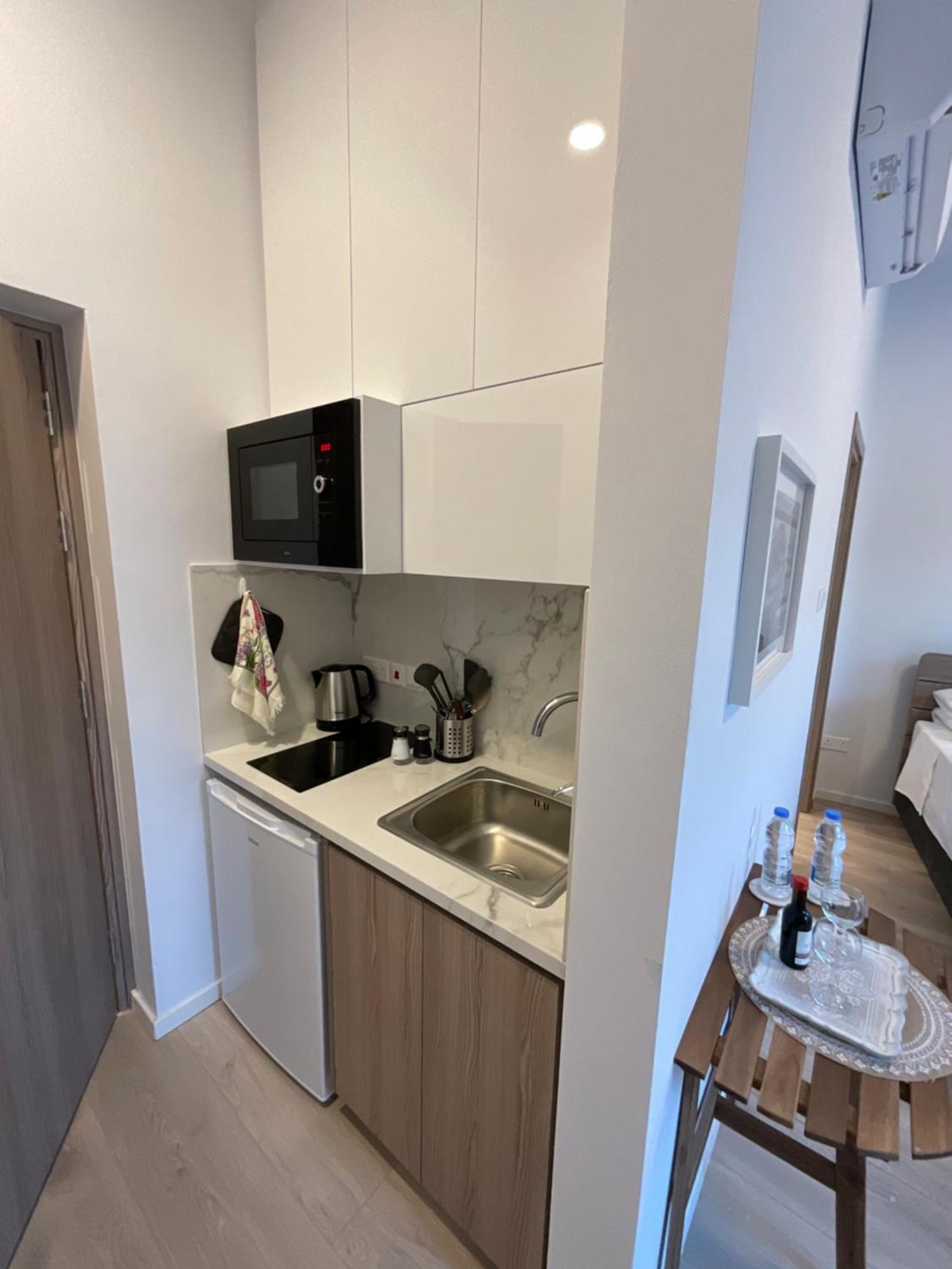 Le Voyageur By The Sea - Furnished Rooms Larnaca Eksteriør billede