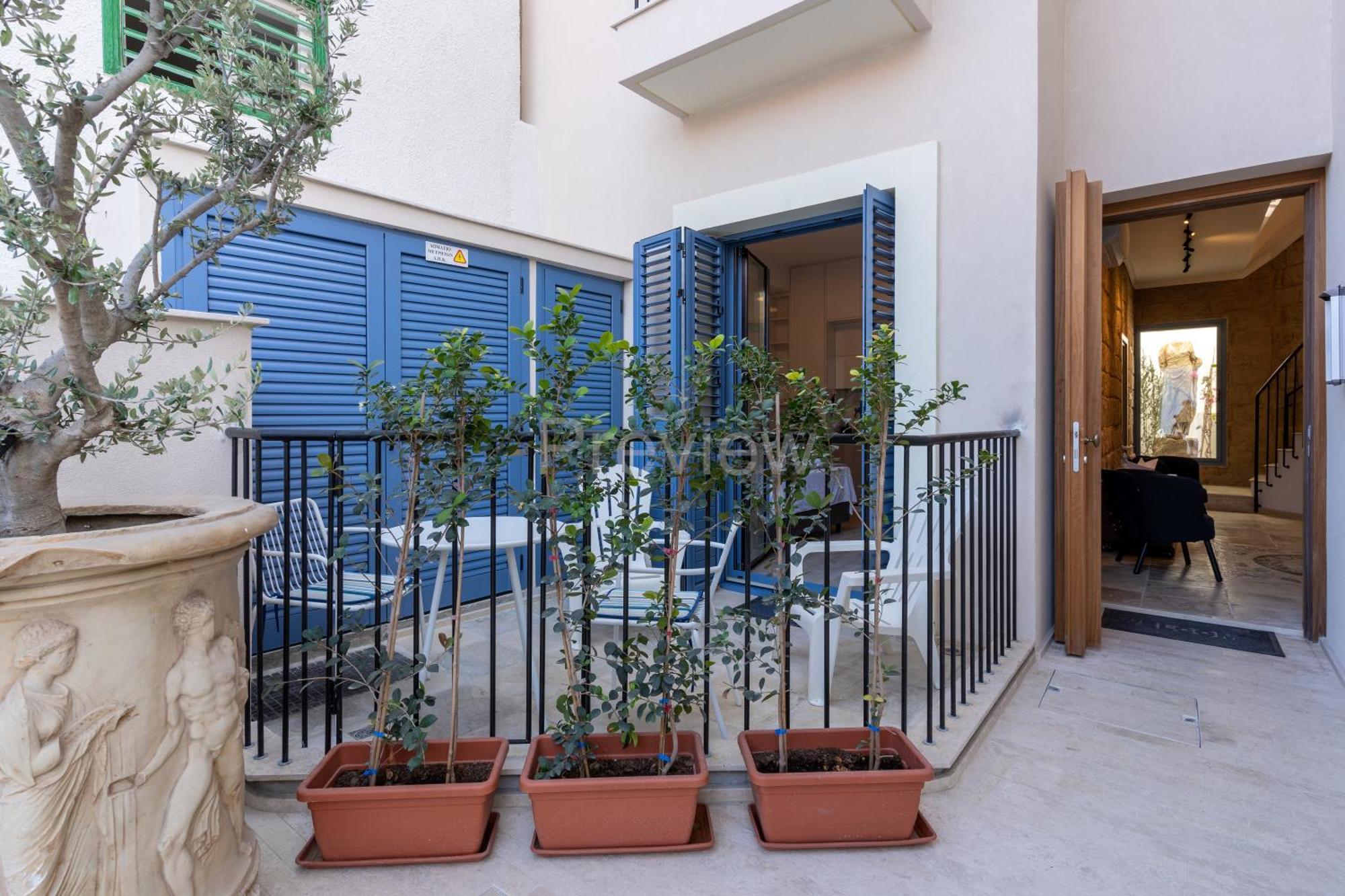 Le Voyageur By The Sea - Furnished Rooms Larnaca Eksteriør billede