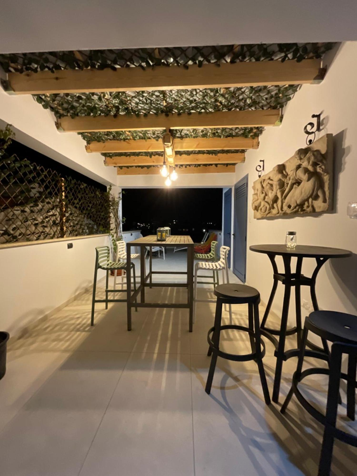 Le Voyageur By The Sea - Furnished Rooms Larnaca Eksteriør billede