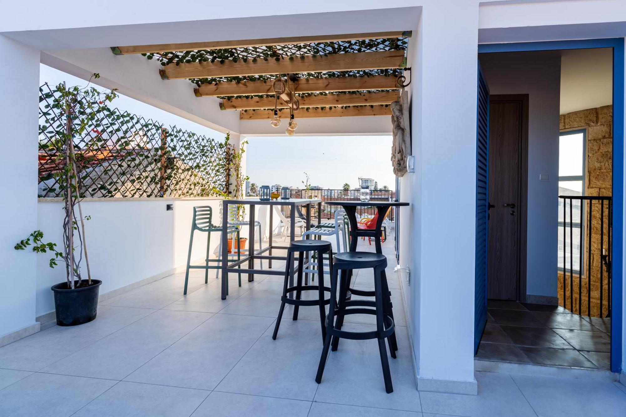 Le Voyageur By The Sea - Furnished Rooms Larnaca Eksteriør billede