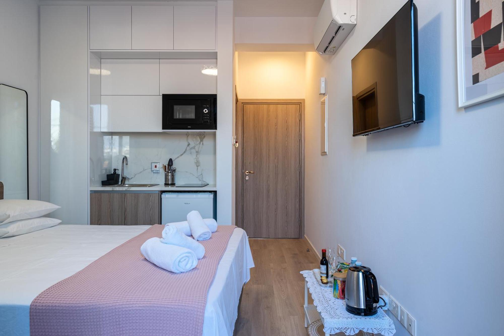 Le Voyageur By The Sea - Furnished Rooms Larnaca Eksteriør billede