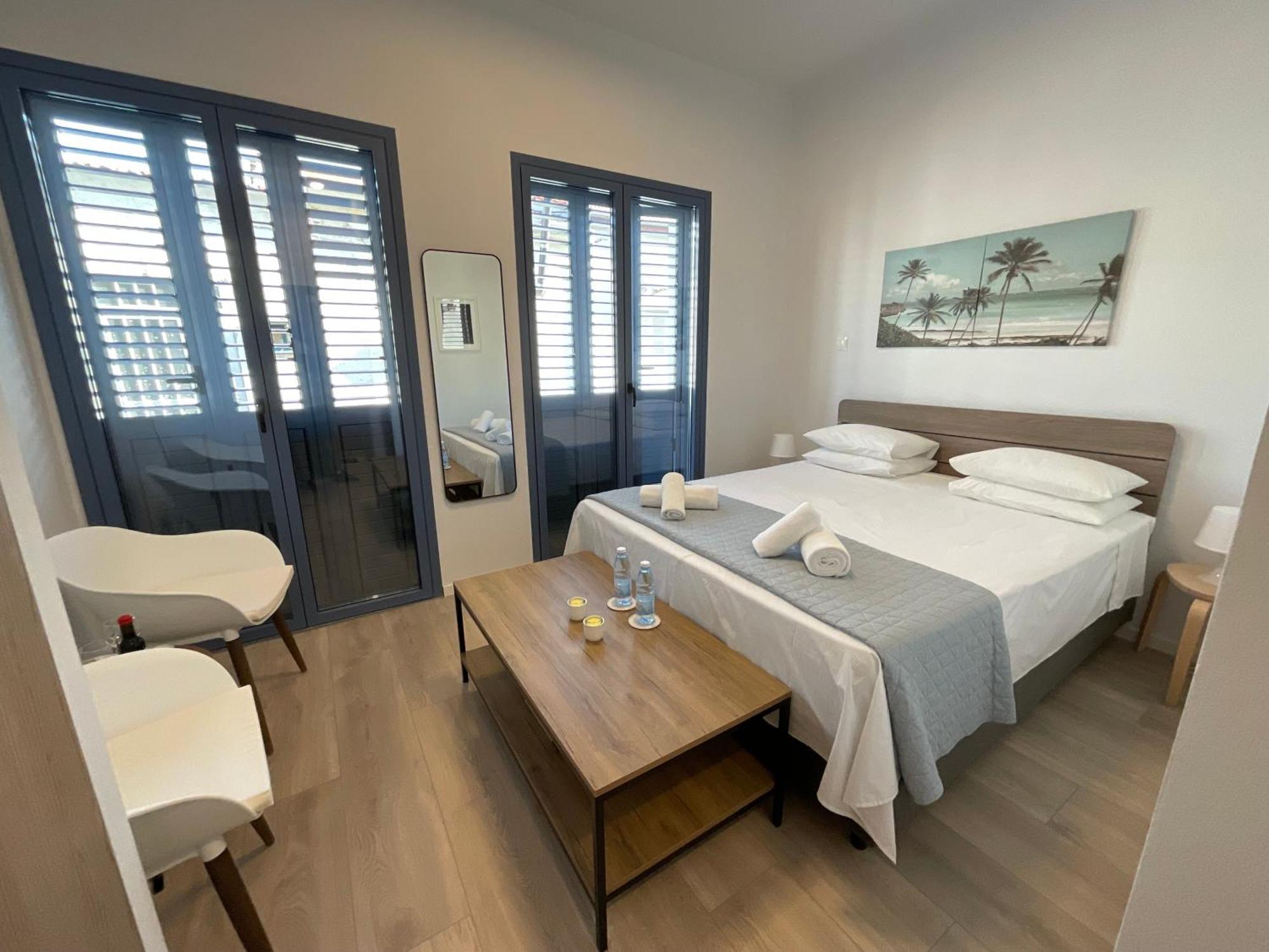 Le Voyageur By The Sea - Furnished Rooms Larnaca Eksteriør billede