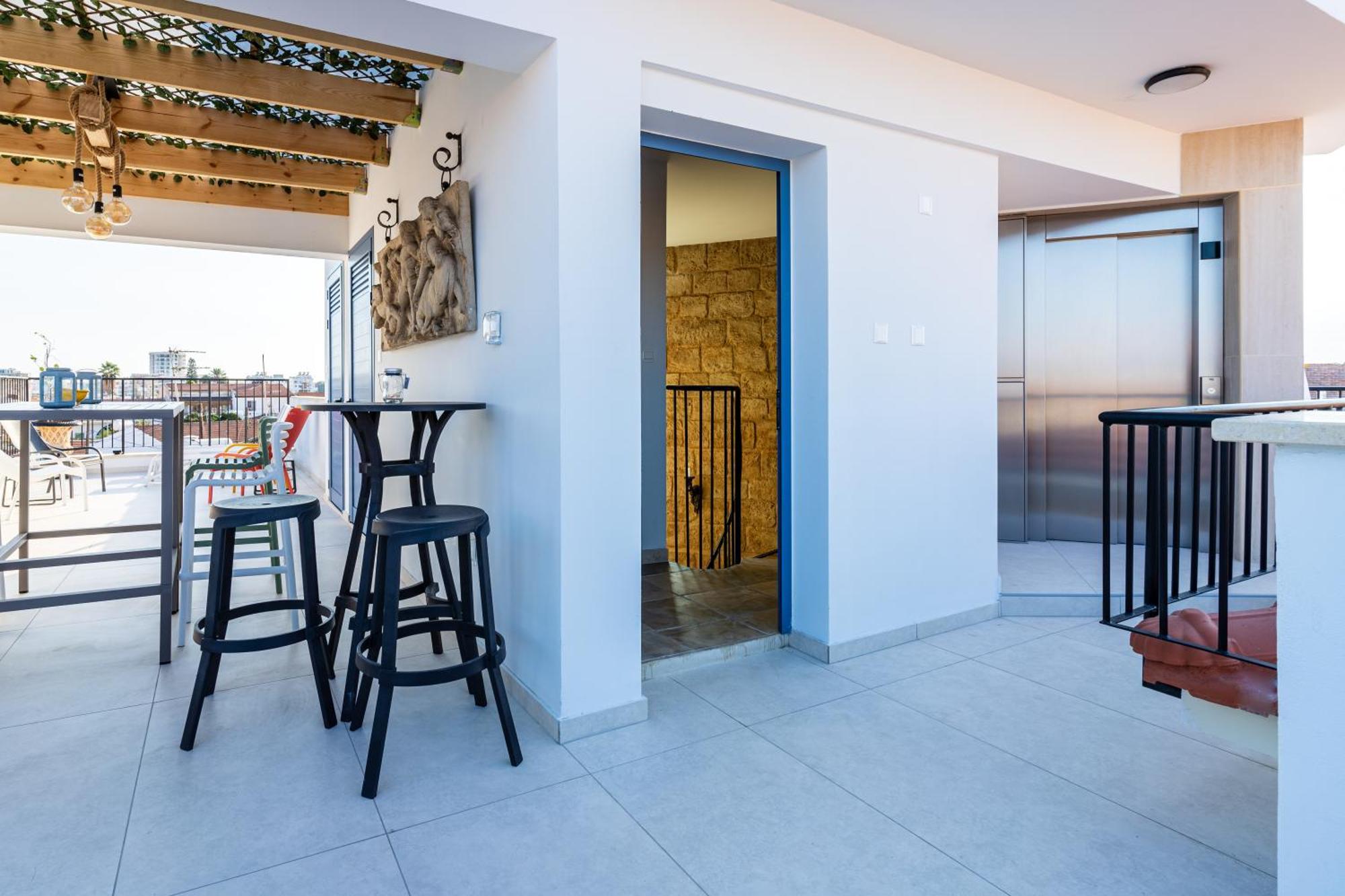 Le Voyageur By The Sea - Furnished Rooms Larnaca Eksteriør billede