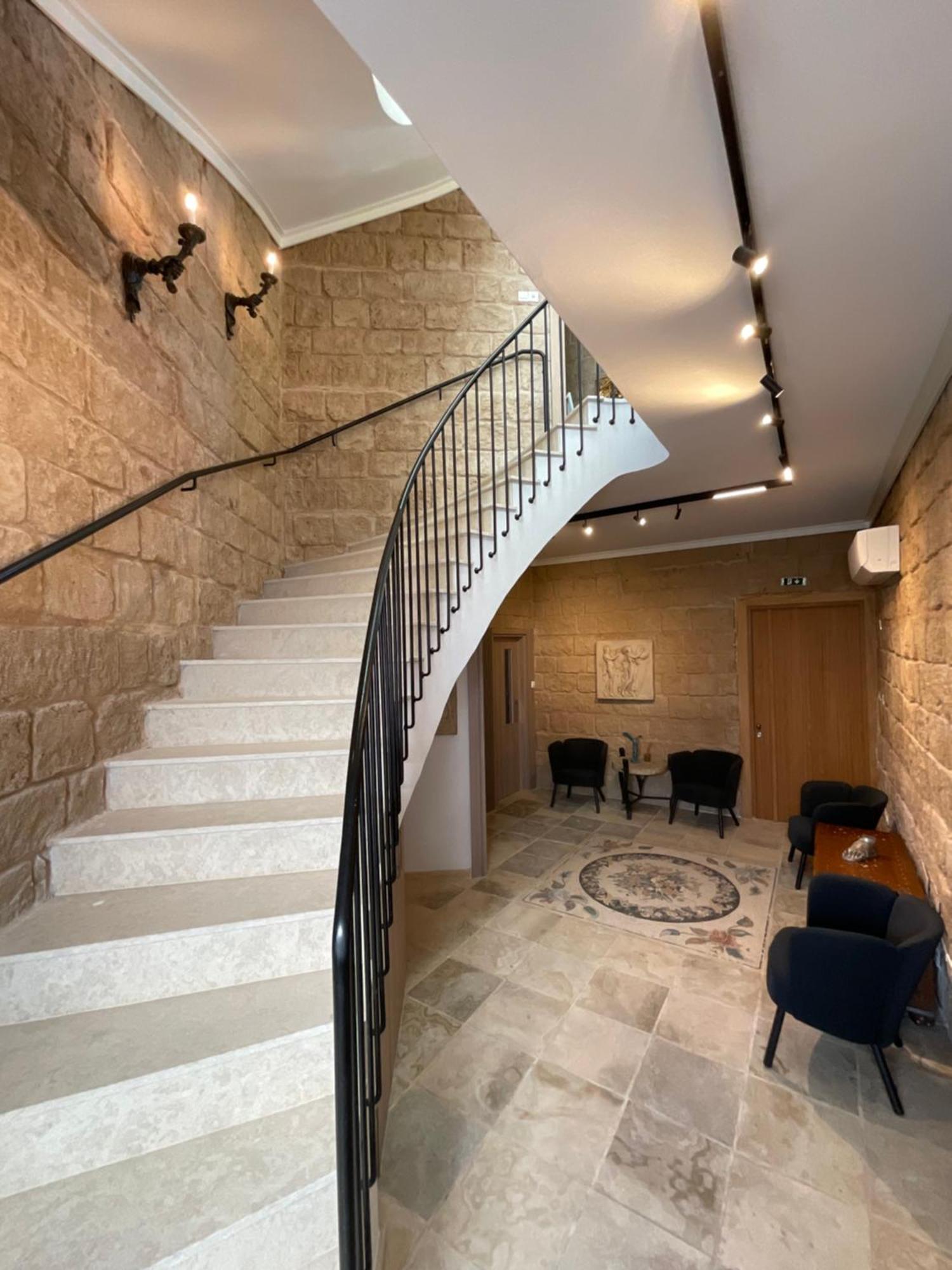 Le Voyageur By The Sea - Furnished Rooms Larnaca Eksteriør billede